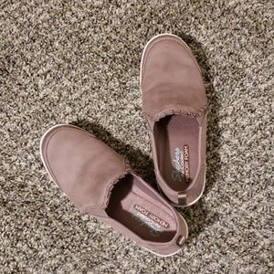 Memory foam casual sneaks